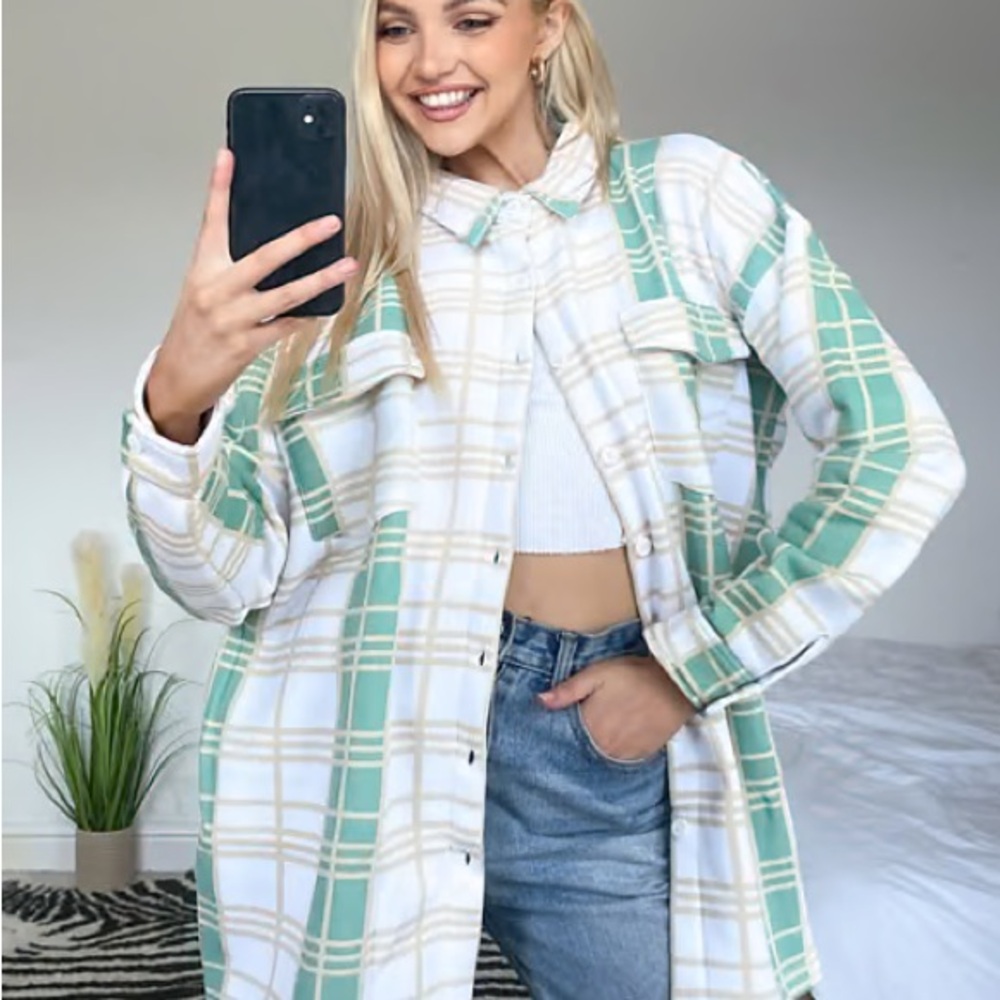 Daisy Street Plaid Button-Up Shacket in Green and White